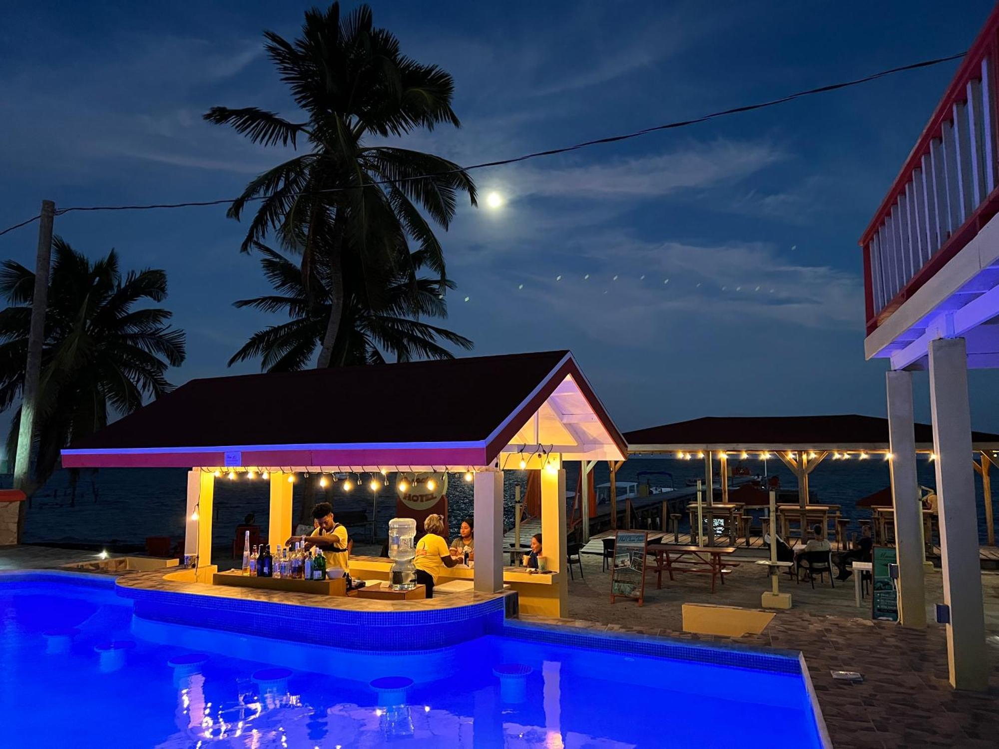 Tropical Paradise Caye Caulker Bagian luar foto